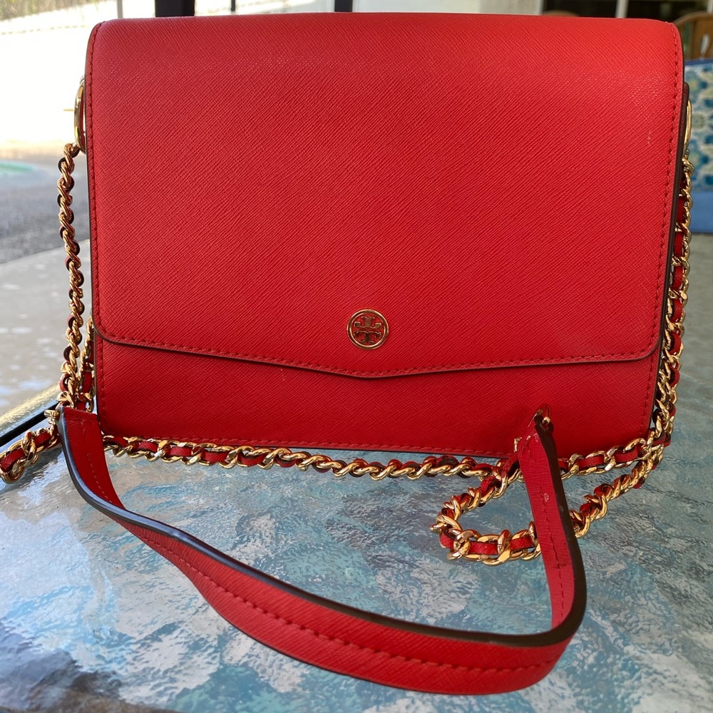 Kate Spade red bag with magnetic closure and chain crossbody